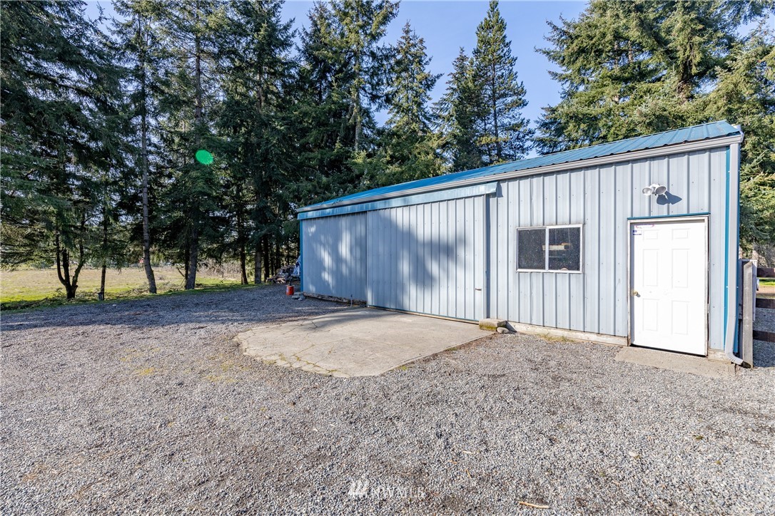5425 188th Avenue Southwest Rochester, WA 98579 - Photo 29 of 40 a view of backyard with tree