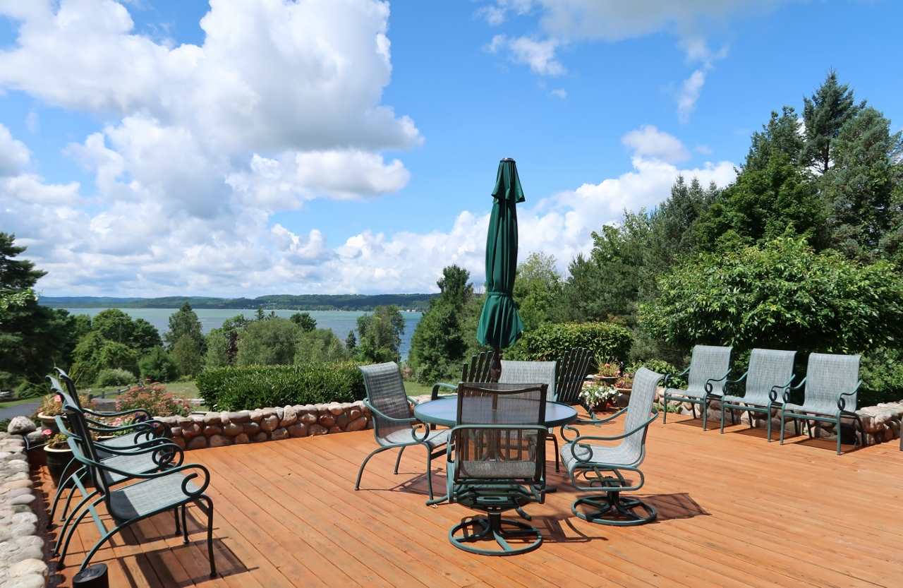 8607 South Lakeview Road Traverse City, MI 49684 - Photo 3 of 59 1847876-2.JPG