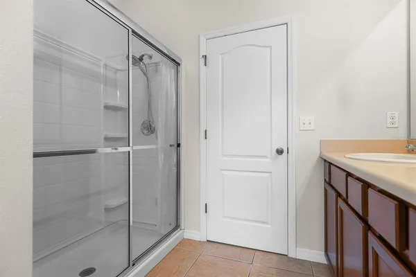 $2,250 | 16612 Kingletside Court, Lithia, FL 33547