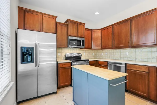 $2,250 | 16612 Kingletside Court, Lithia, FL 33547