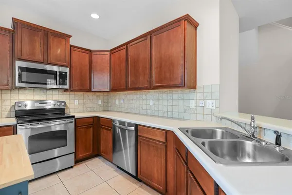 $2,250 | 16612 Kingletside Court, Lithia, FL 33547