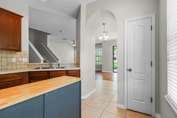 $2,250 | 16612 Kingletside Court, Lithia, FL 33547