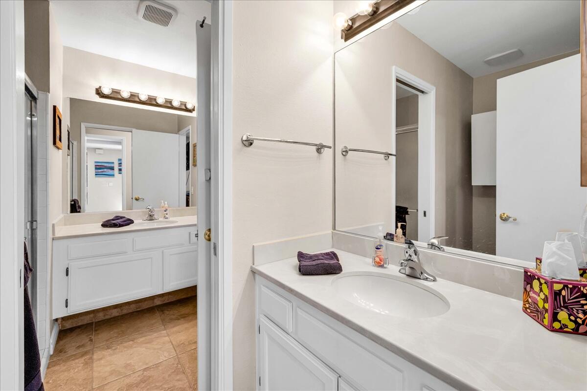 43 Sunrise Drive Rancho Mirage, CA 92270 - Photo 33 of 56 a en suite bathroom with double vanity and a mirror