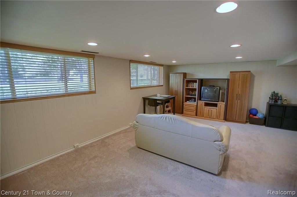 424 Gunder Drive Rochester Hills, MI 48309 - Photo 15 of 33