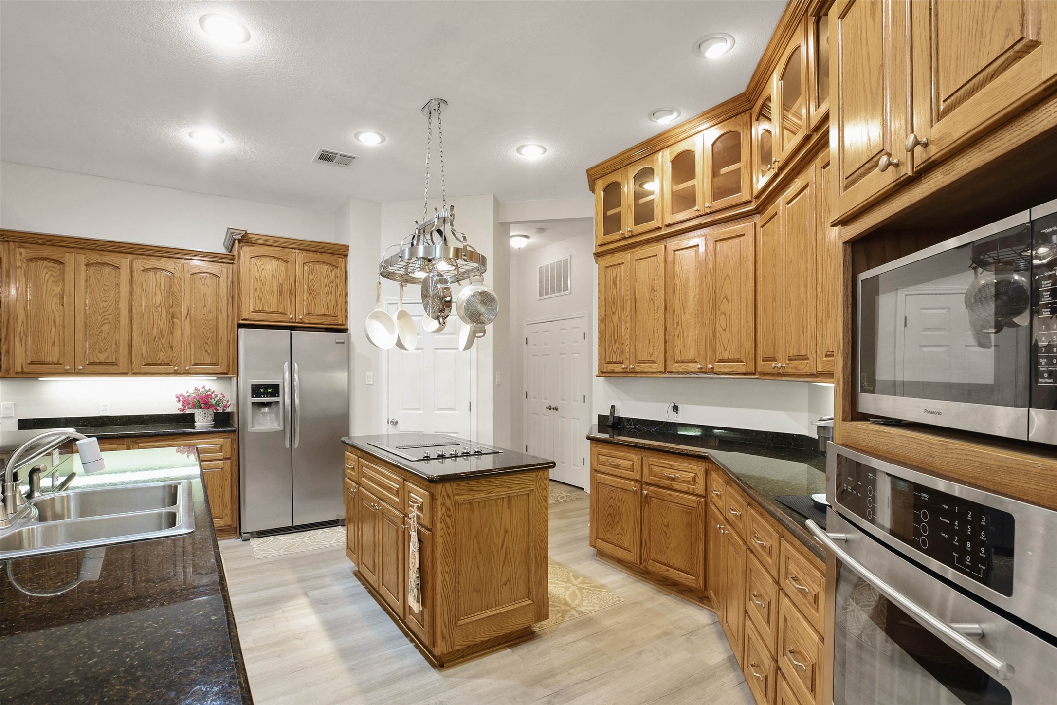 128 Duke Road Bedias, TX 77831 - Photo 16 of 50 Kitchen
