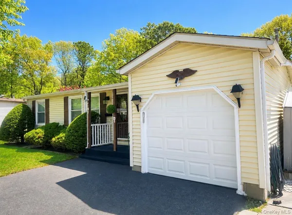 $169,000 | 19 Village Circle South, Manorville, NY 11949