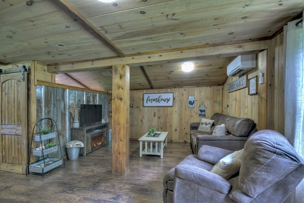 353 Sunrise Road Blue Ridge, GA 30513 - Photo 14 of 64 Barn