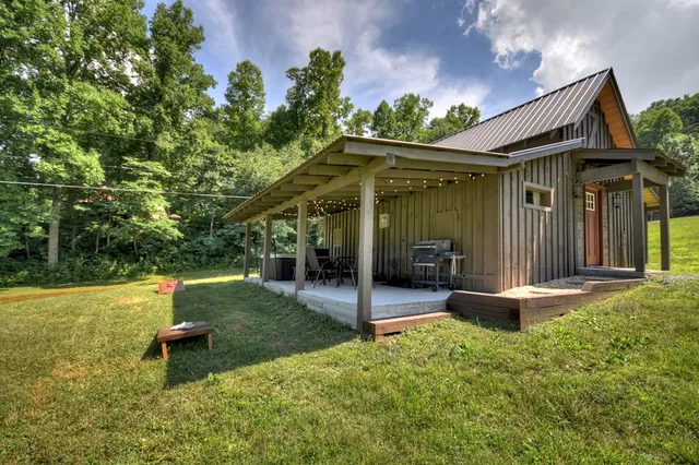 $999,900 | 353 Sunrise Road, Blue Ridge, GA 30513