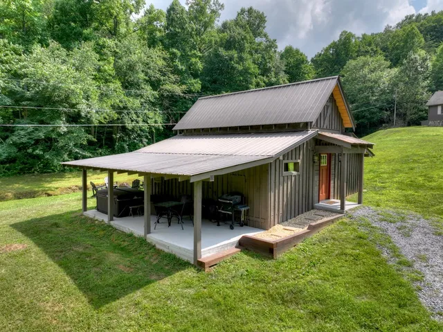 $999,900 | 353 Sunrise Road, Blue Ridge, GA 30513