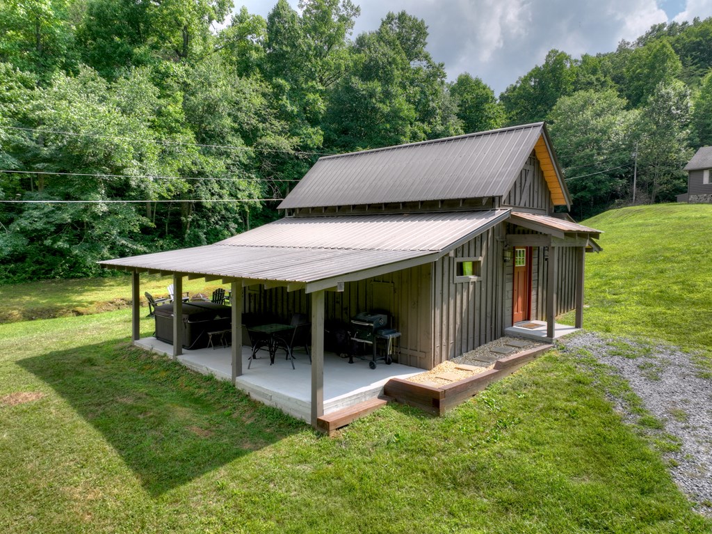 353 Sunrise Road Blue Ridge, GA 30513 - Photo 19 of 64 Barn