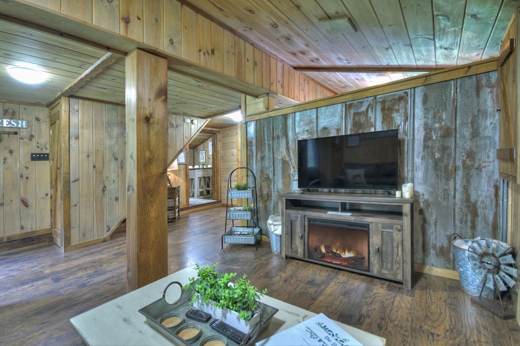 353 Sunrise Road Blue Ridge, GA 30513 - Photo 8 of 64 Barn