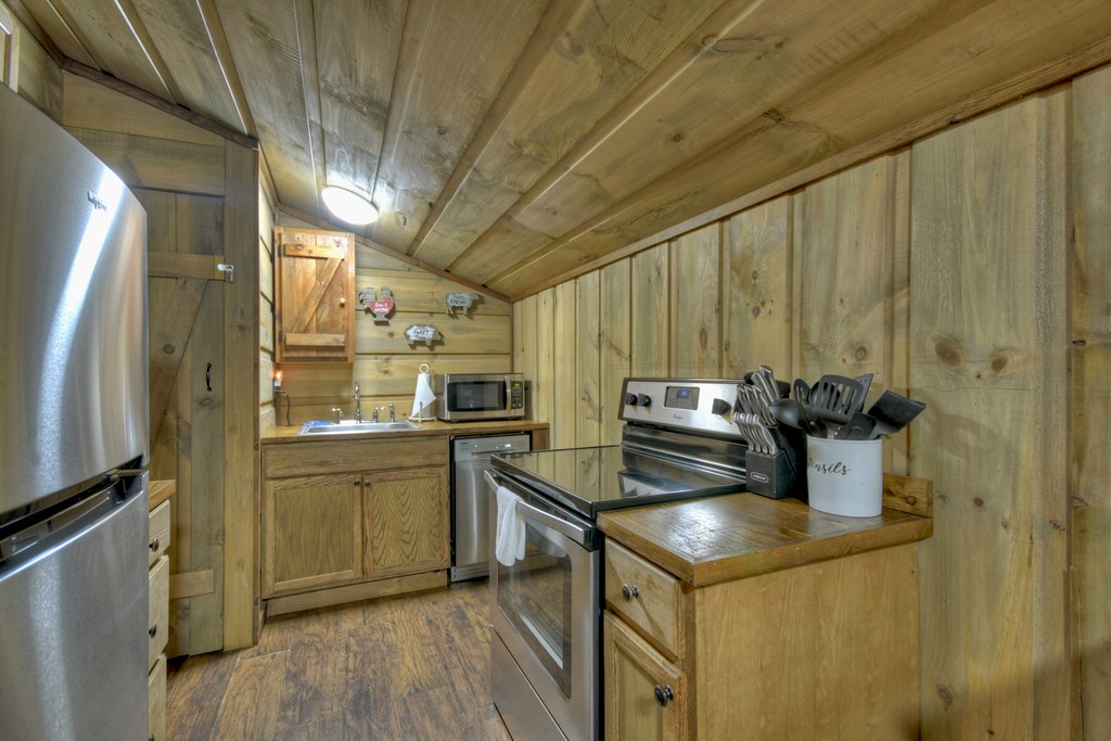 353 Sunrise Road Blue Ridge, GA 30513 - Photo 9 of 64 Barn