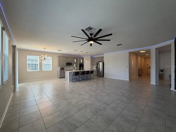 a view of livingroom with furniture and ceiling fan