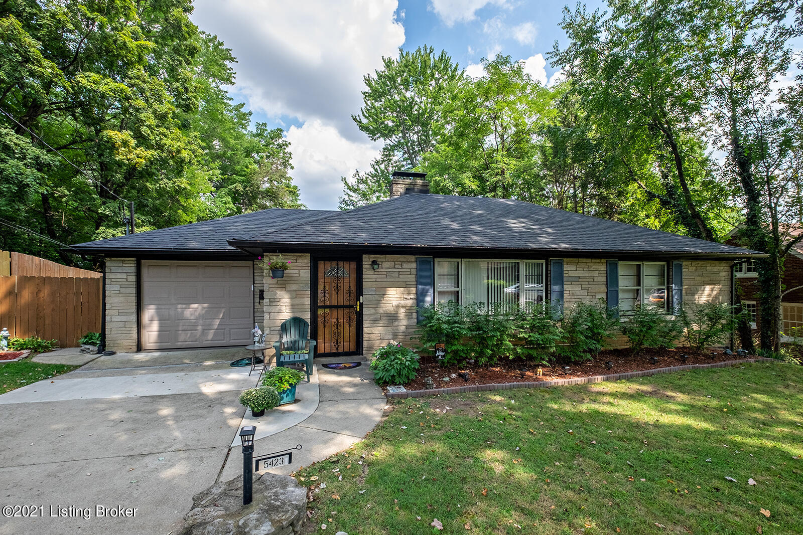 5423 Winding Road Louisville, KY 40214 - Photo 1 of 35 Front