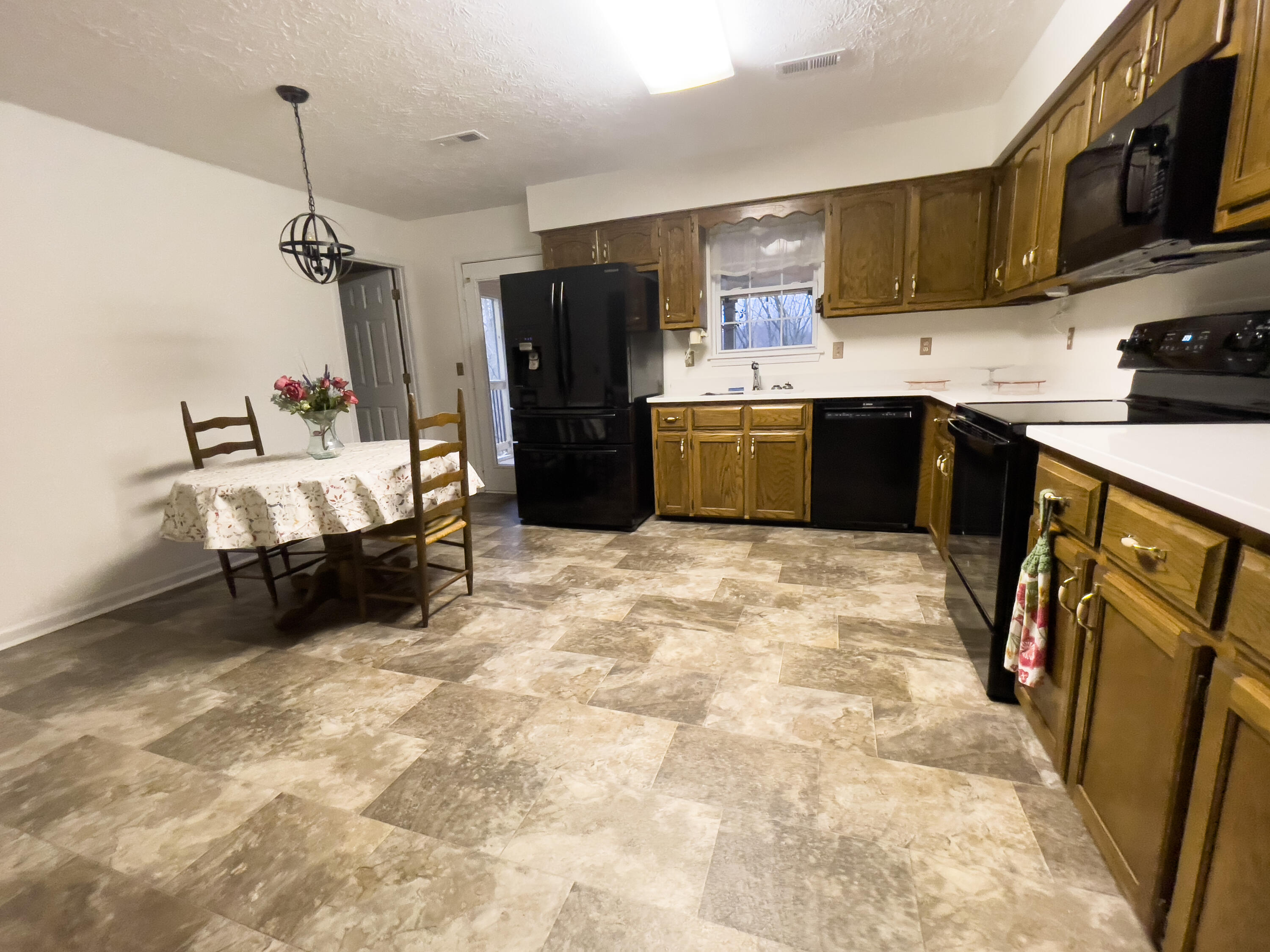 187 East Haiti Road Berea, KY 40403 - Photo 8 of 61 25-IMG_9794