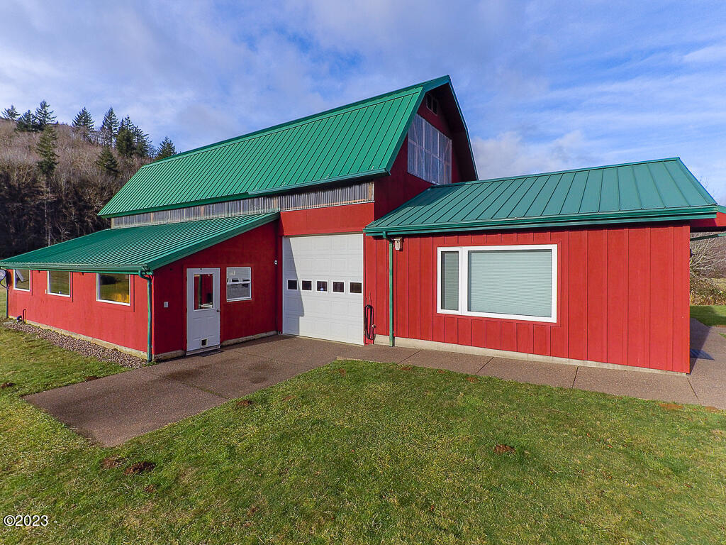 12319 Logsden Road Blodgett, OR 97326 - Photo 63 of 78 Red Barn