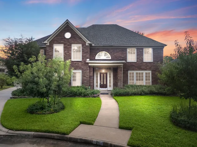$474,900 | 7414 Starbridge Drive, Houston, TX 77095