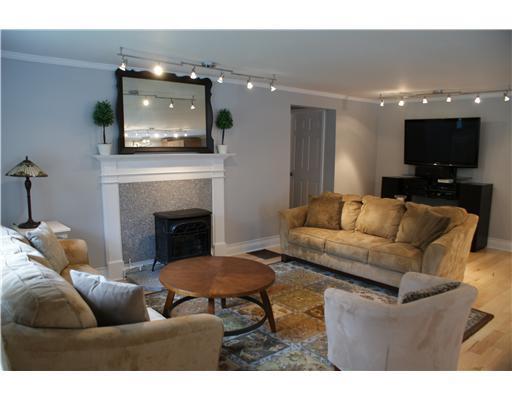 19 Souder Station Road Winterport, ME 04496 - Photo 8 of 25 Living Room.