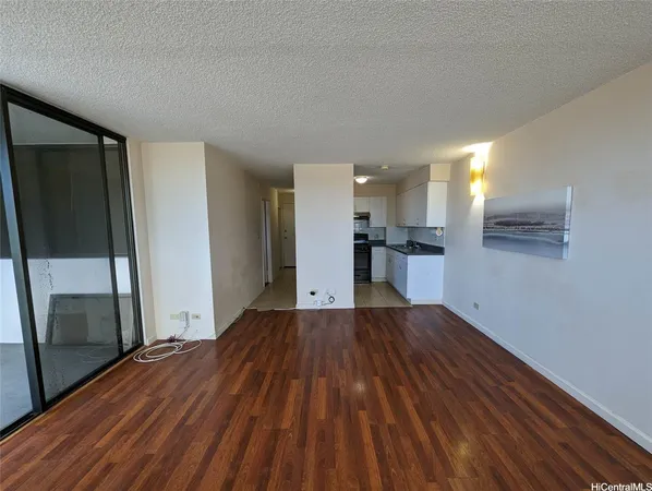 $1,950 | 1571 Piikoi Street, Unit 704, Honolulu, HI 96822