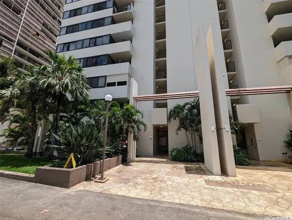 $1,950 | 1571 Piikoi Street, Unit 704, Honolulu, HI 96822