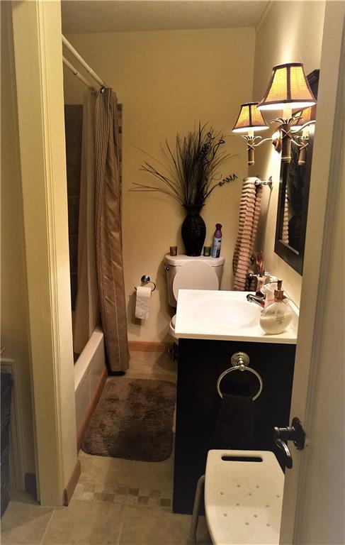 106 Artlee Avenue Butler, PA 16001 - Photo 15 of 24 Main bath on the main level is great for guest bathroom.