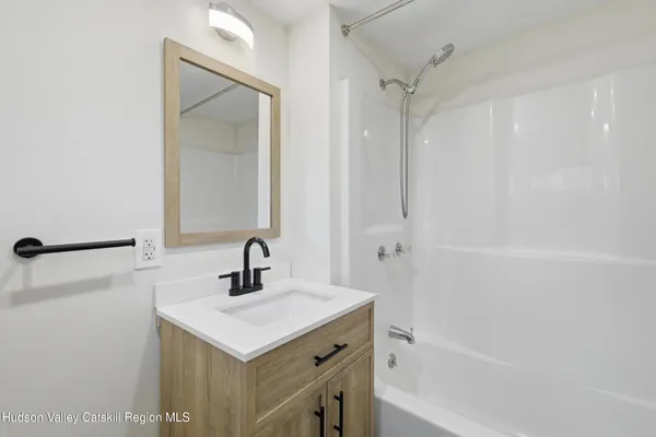 $1,500 | 40 Orchard Lane, Unit J, Woodstock, NY 12498