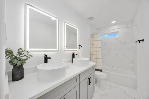 $1,690 | 5811 Senior Street, Unit B, Houston, TX 77016