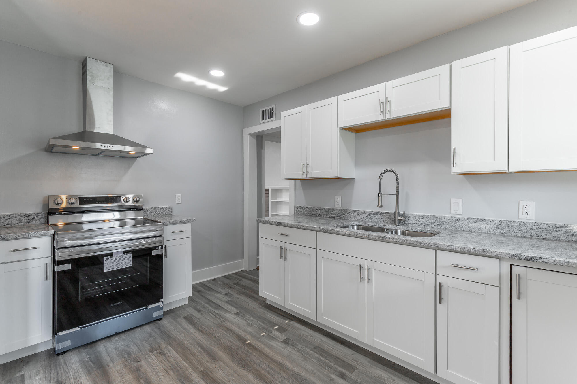304 North Howell Avenue Chattanooga, TN 37411 - Photo 12 of 46 Kitchen