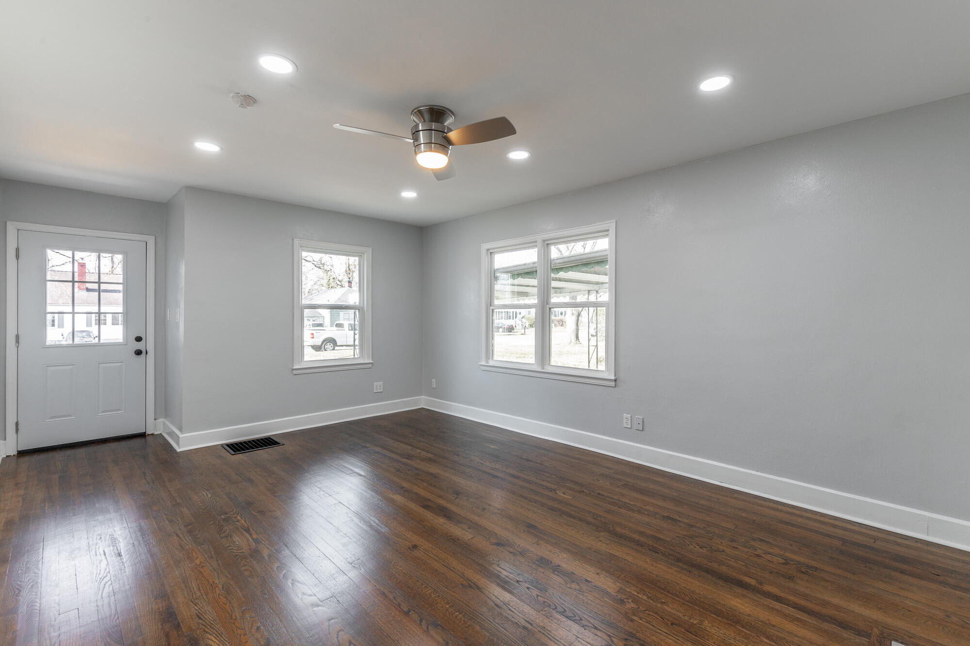 304 North Howell Avenue Chattanooga, TN 37411 - Photo 7 of 46 Formal Living Room
