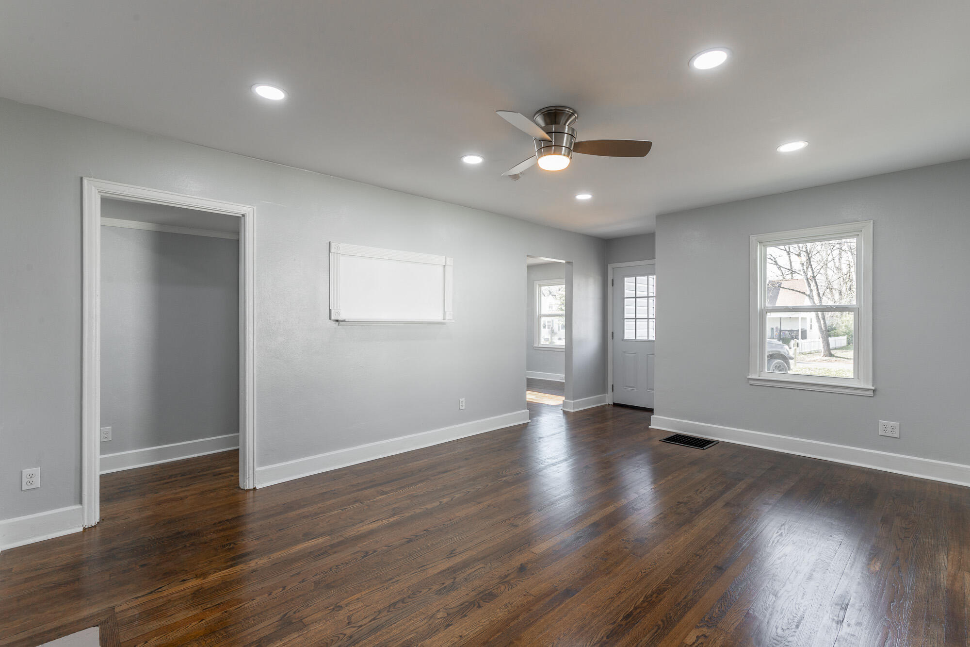 304 North Howell Avenue Chattanooga, TN 37411 - Photo 8 of 46 Formal Living Room