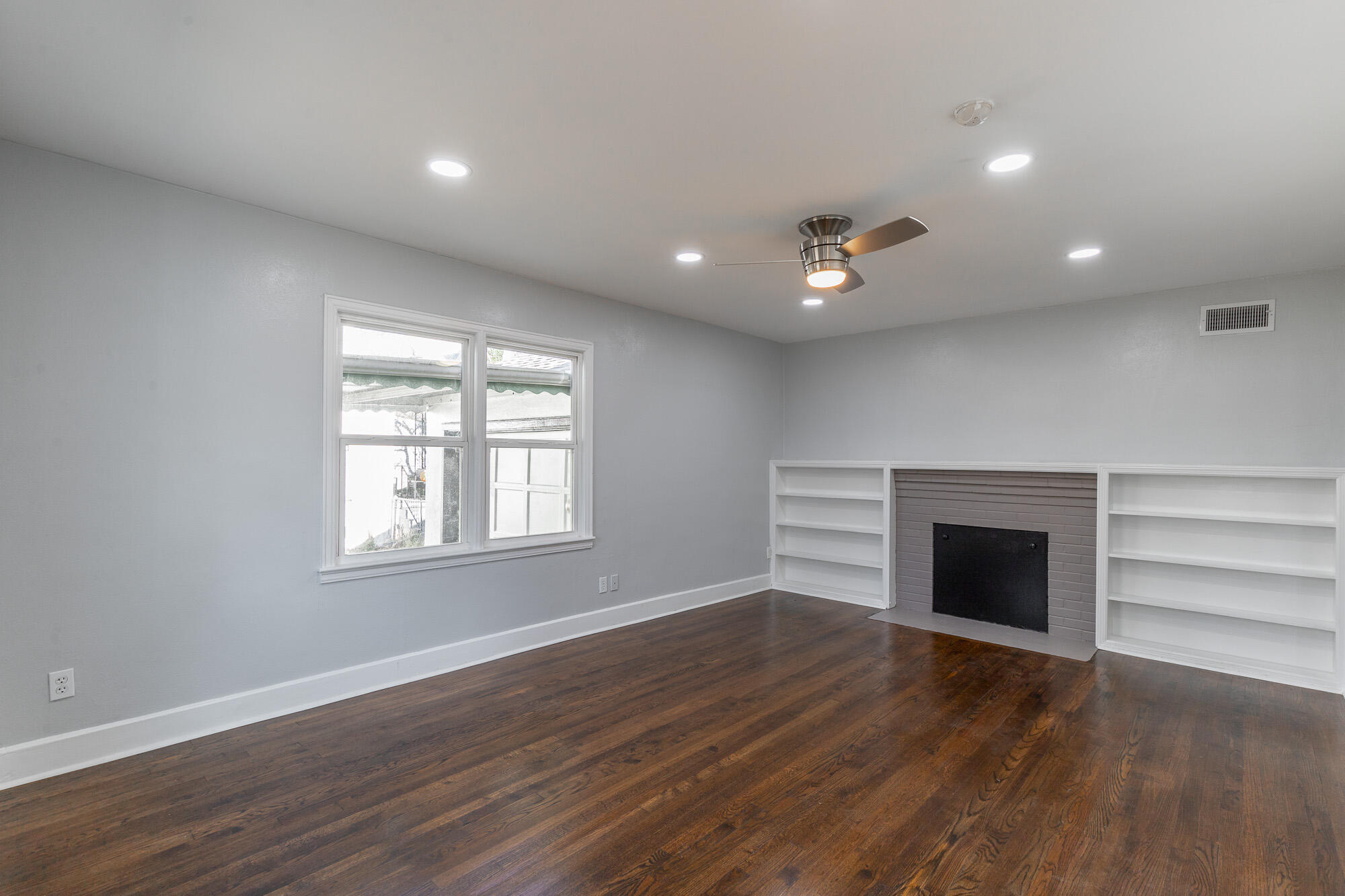 304 North Howell Avenue Chattanooga, TN 37411 - Photo 9 of 46 Formal Living Room