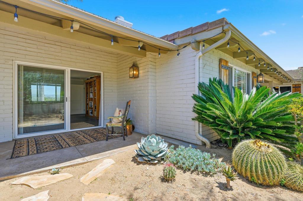 560 Rancho Camino Fallbrook, CA 92028 - Photo 51 of 70 a front view of a house