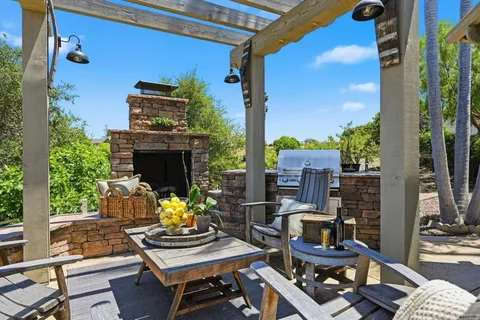 $1,498,747 | 560 Rancho Camino, Fallbrook, CA 92028