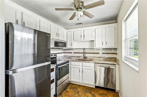 $104,500 | 6 Vista Palm Lane, Unit 205, Vero Beach, FL 32962