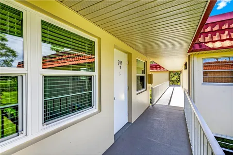 $104,500 | 6 Vista Palm Lane, Unit 205, Vero Beach, FL 32962