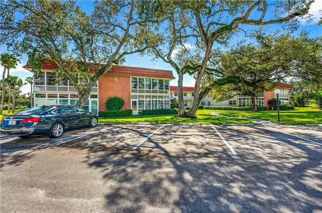 $110,500 | 6 Vista Palm Lane, Unit 205, Vero Beach, FL 32962