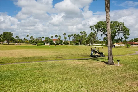 $104,500 | 6 Vista Palm Lane, Unit 205, Vero Beach, FL 32962