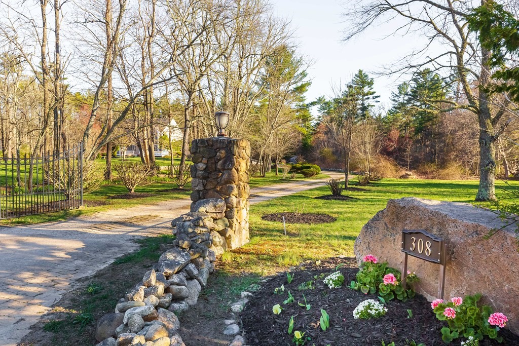 308 New Bedford Road Rochester, MA 02770 - Photo 1 of 42