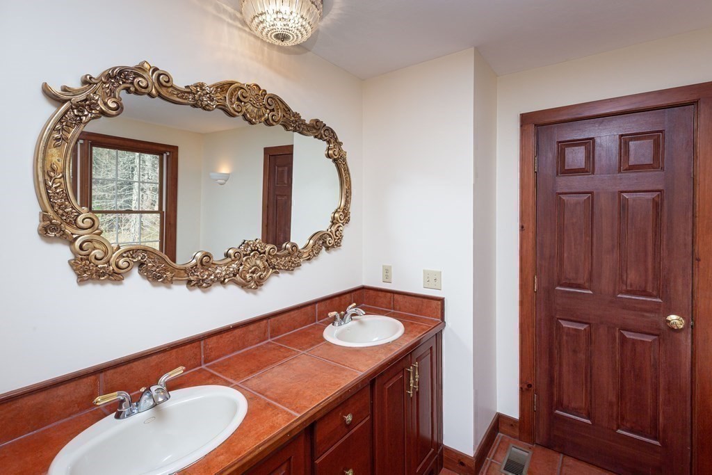 308 New Bedford Road Rochester, MA 02770 - Photo 17 of 42