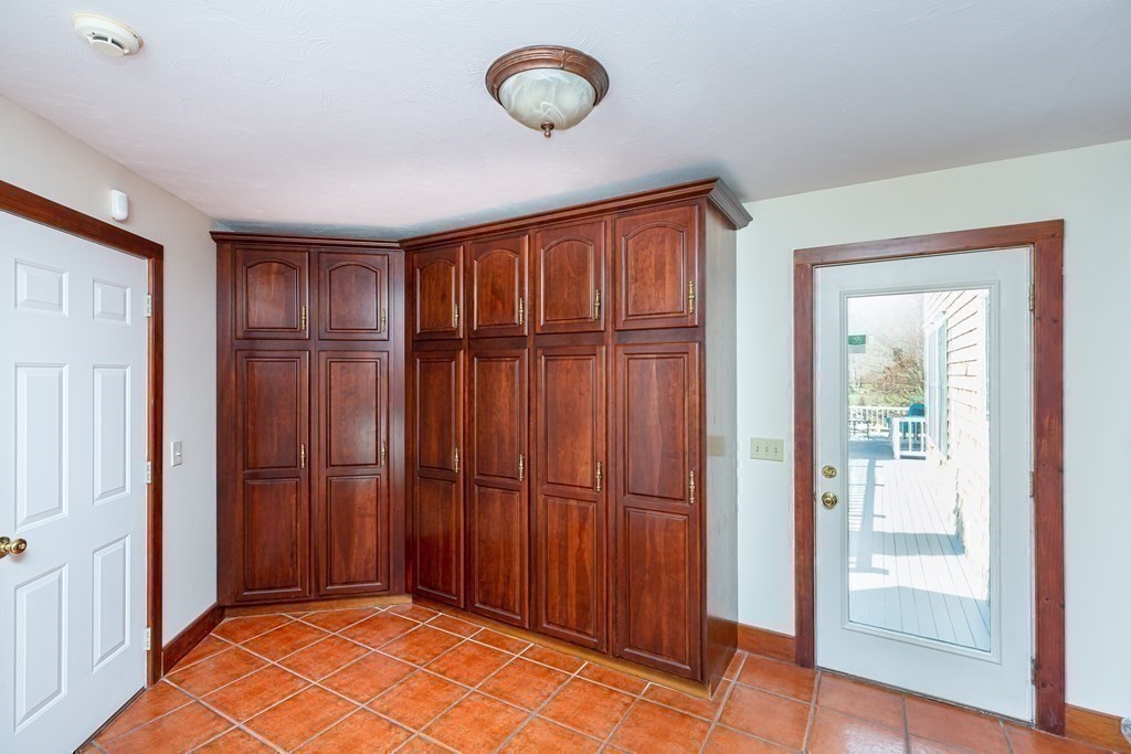 308 New Bedford Road Rochester, MA 02770 - Photo 6 of 42