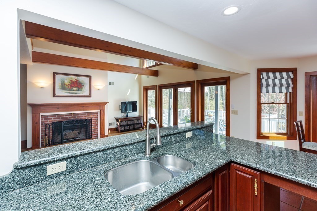 308 New Bedford Road Rochester, MA 02770 - Photo 9 of 42