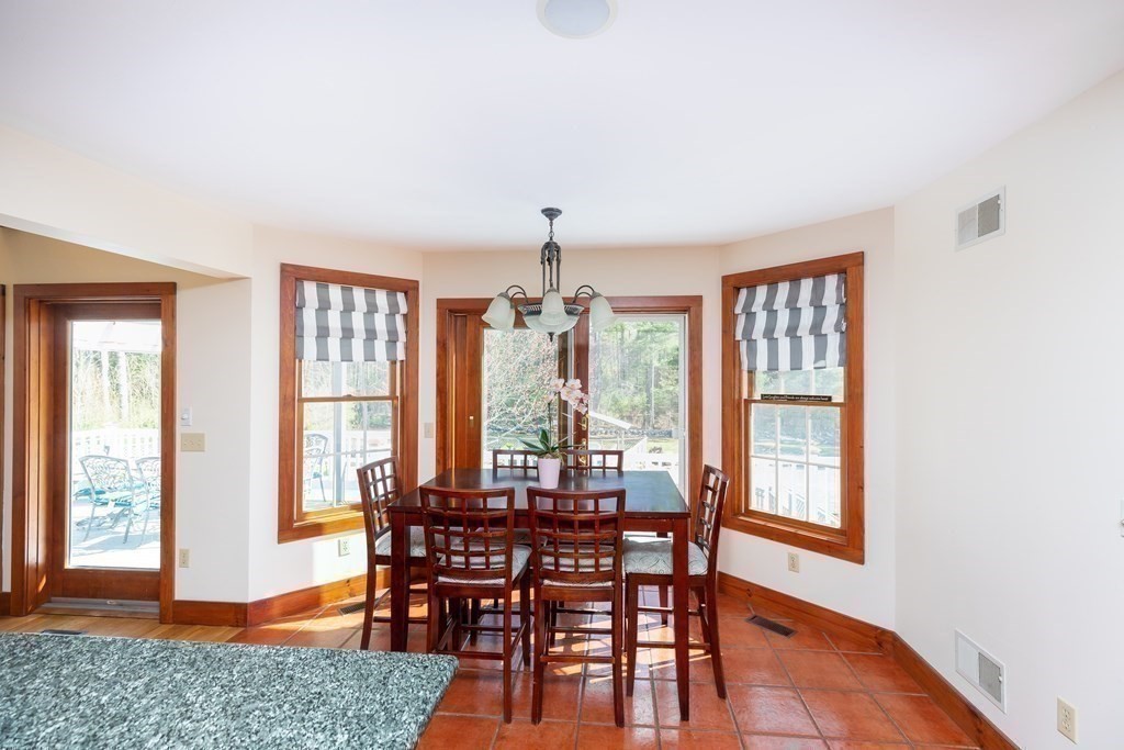 308 New Bedford Road Rochester, MA 02770 - Photo 10 of 42