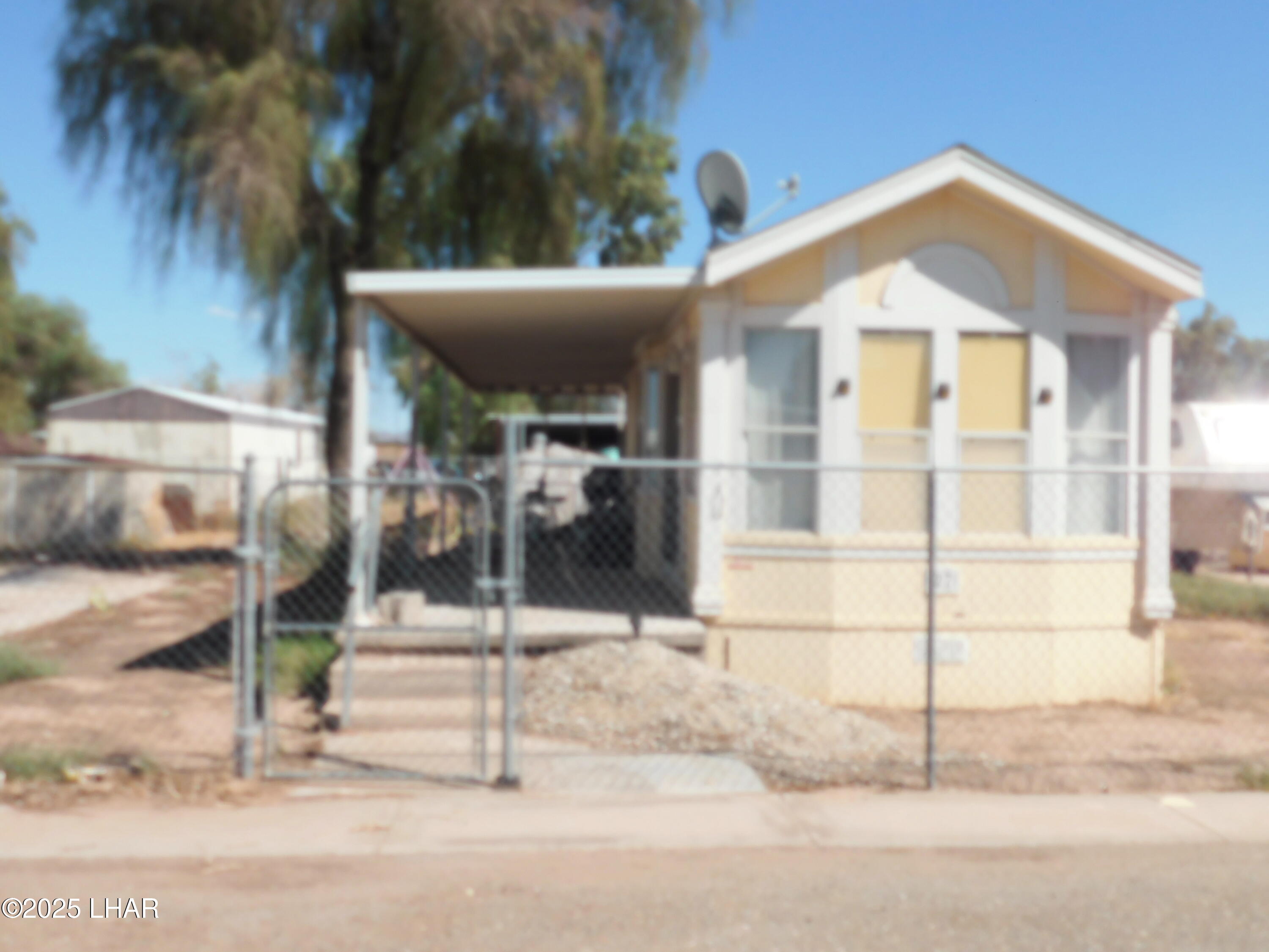 48792 Sourdough Road, Unit 27 Ehrenberg, AZ 85334 - Photo 3 of 4 a front view of a house