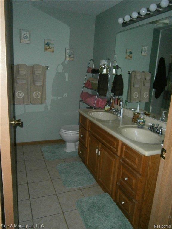 12222 Hill Road Memphis, MI 48041 - Photo 10 of 15 I-master bath.JPG