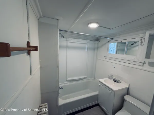 $1,200 | 174 Oak Street, Pittston, PA 18640