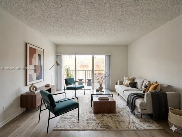 $285,000 | 1900 West 68th Street, Unit B203, Hialeah, FL 33014