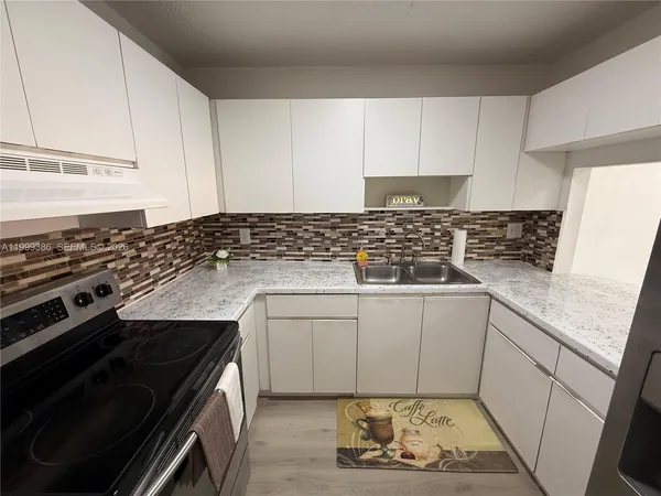 $285,000 | 1900 West 68th Street, Unit B203, Hialeah, FL 33014