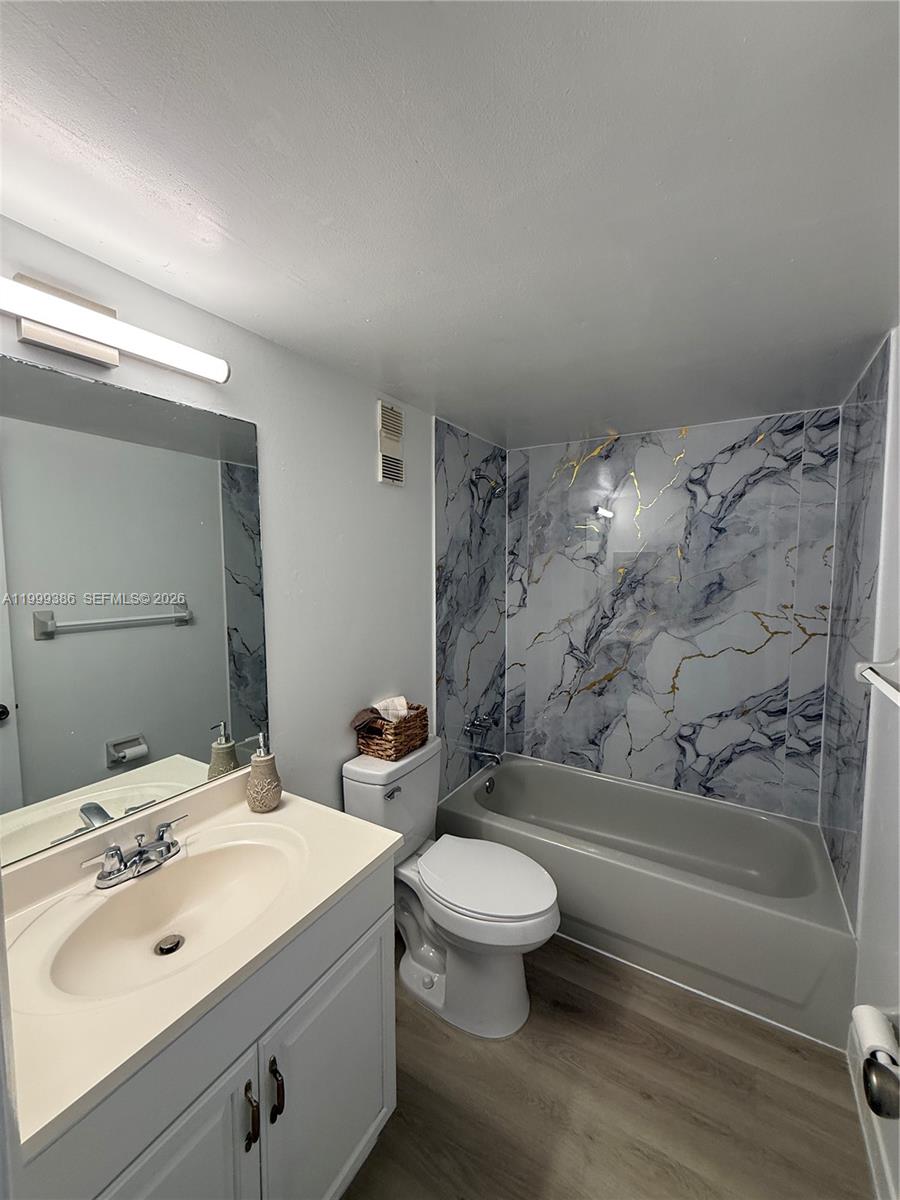 1900 West 68th Street, Unit B203 Hialeah, FL 33014 - Photo 13 of 18