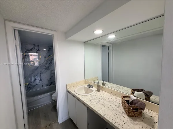 $285,000 | 1900 West 68th Street, Unit B203, Hialeah, FL 33014