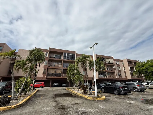 $285,000 | 1900 West 68th Street, Unit B203, Hialeah, FL 33014
